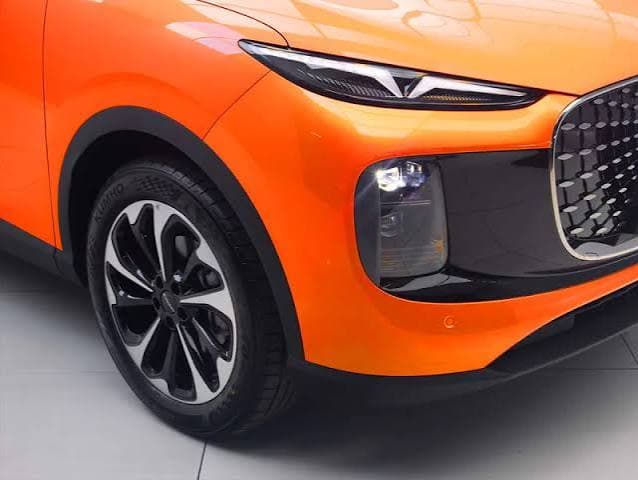 Lepas L6 headlight detail